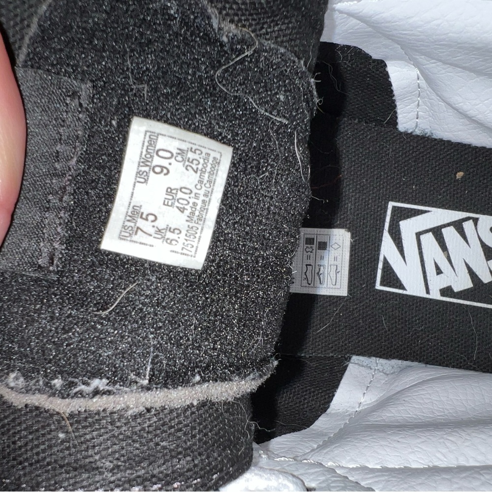 Vans - Picture 4 of 6